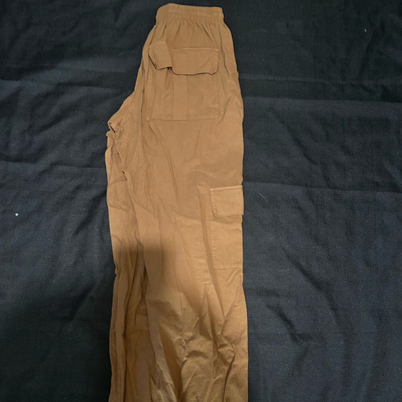 SKIMS Cover Up Cargo Pants- Almond - Picture 2 of 2